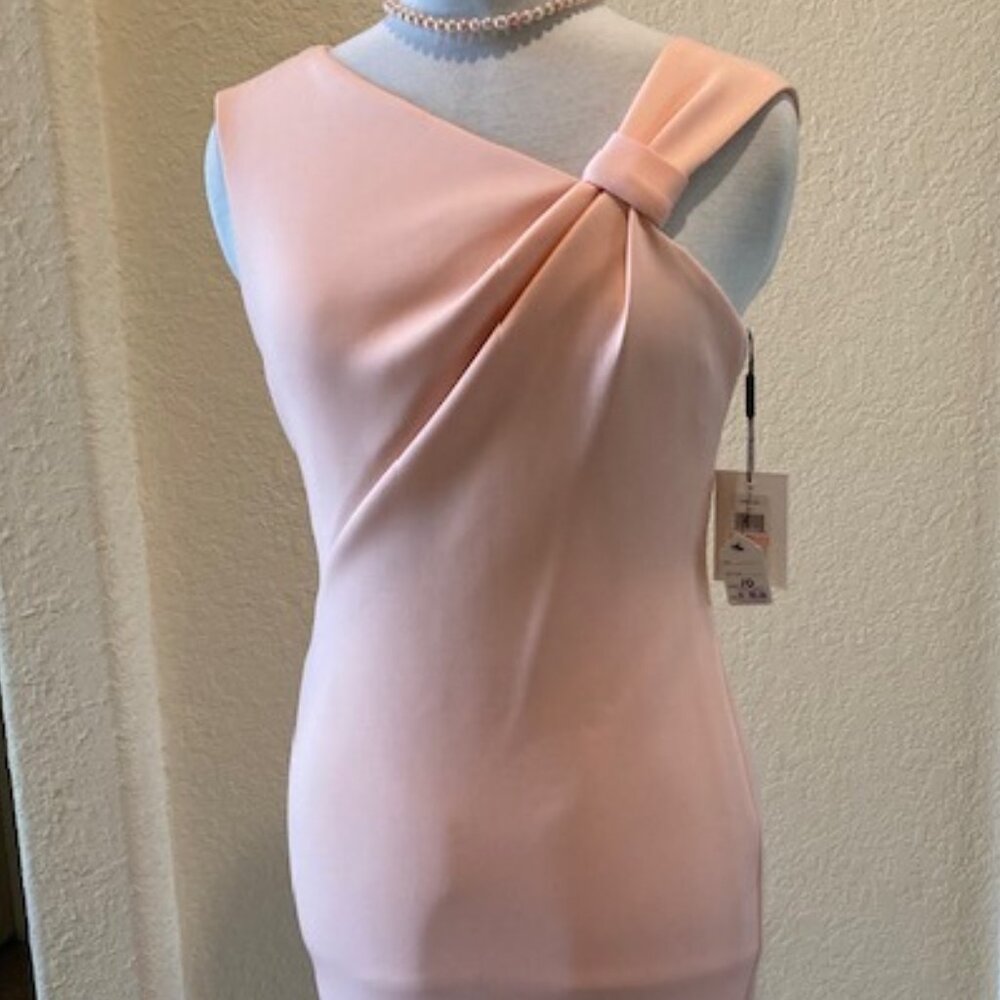 Calvin Klien: Elegant Peach dress - size 10